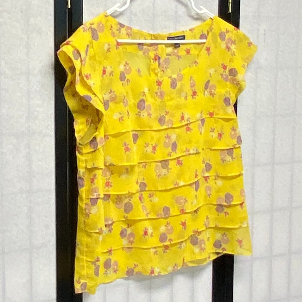 American Eagle Yellow Sheer Tiered Ruffle Cap Sleeve Back Button Top XL - Picture 3 of 13